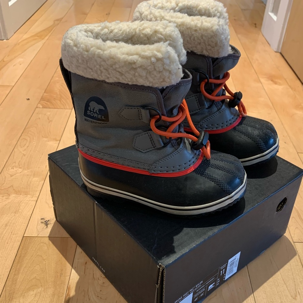 Children’s Sorel Yoot Pac boot, size 11.